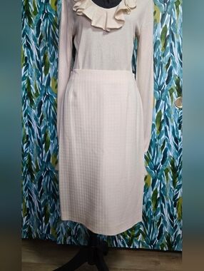 Victor Victoria Women's Cream Midi Pencil Skirt - Sleek Workwear Staple